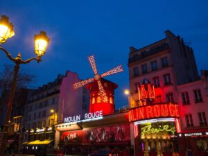 Moulin Rouge, cabaret parisien, diners et spectacles à tarifs préférentiels avec Apace loisirs