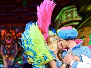 Moulin Rouge, cabaret parisien, spectacles à tarifs préférentiels avec Apace loisirs