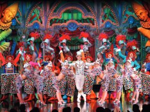 Moulin Rouge, cabaret parisien, spectacles à tarifs préférentiels avec Apace loisirs